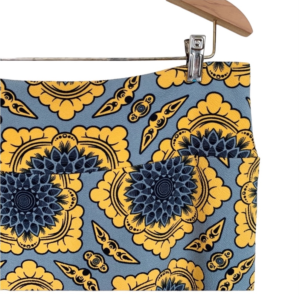 LULAROE Cassie Pencil Skirt Sunflowers! XL - Picture 4 of 5